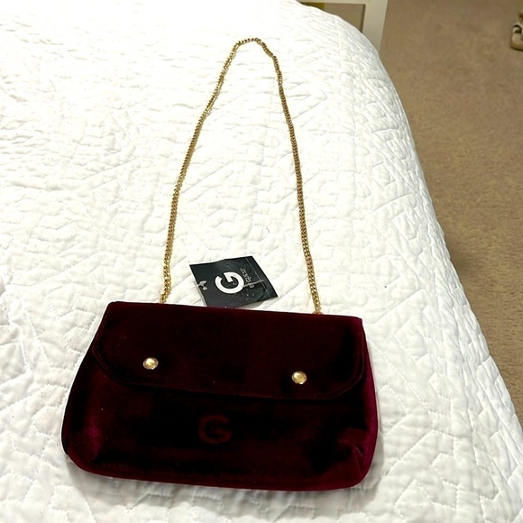 Guess Women’s Burgandy evening purse with chain strap and metal front snap. - Picture 2 of 10
